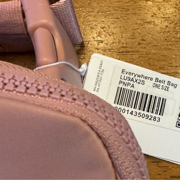 Lululemon Everywhere Belt Bag Pink Pastel NWT - Picture 4 of 7